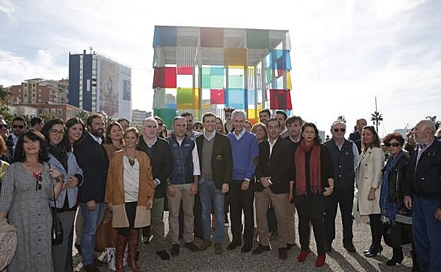 Pablo Casado, atiende a medios y se hace una foto con el equipo de campaña