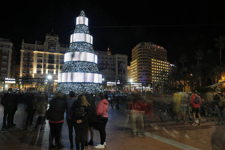Las zonas emblemáticas de la ciudad se han iluminado este año con 2.062.104 puntos de luz leds de energía eficiente, una cifra algo superior a la del año pasado 