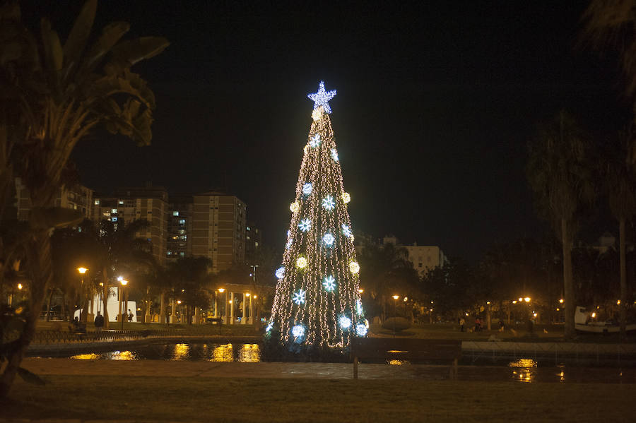 Las zonas emblemáticas de la ciudad se han iluminado este año con 2.062.104 puntos de luz leds de energía eficiente, una cifra algo superior a la del año pasado 