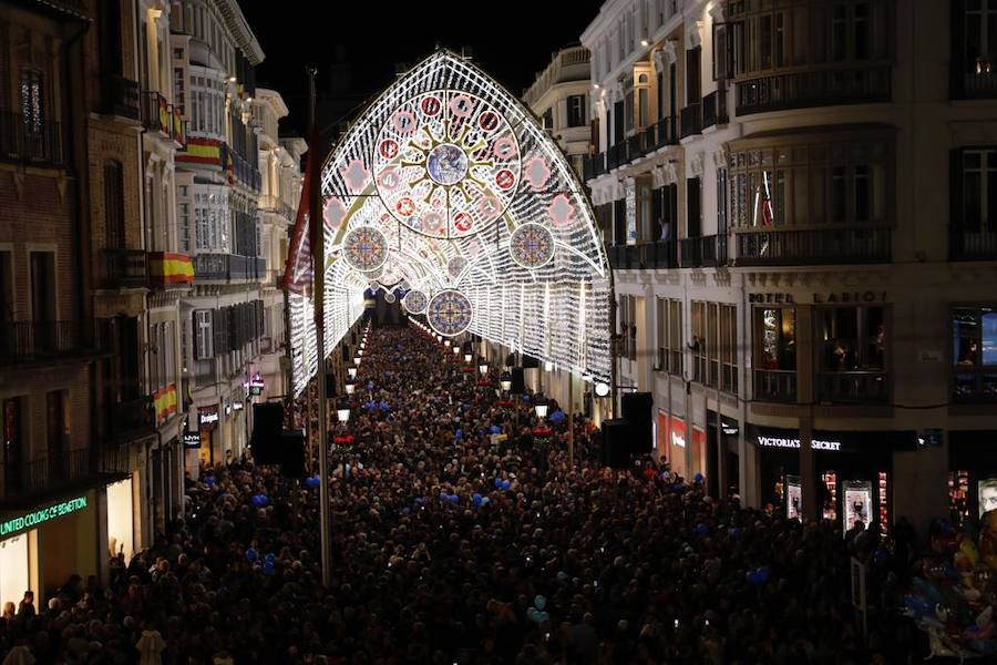 Las zonas emblemáticas de la ciudad se han iluminado este año con 2.062.104 puntos de luz leds de energía eficiente, una cifra algo superior a la del año pasado 