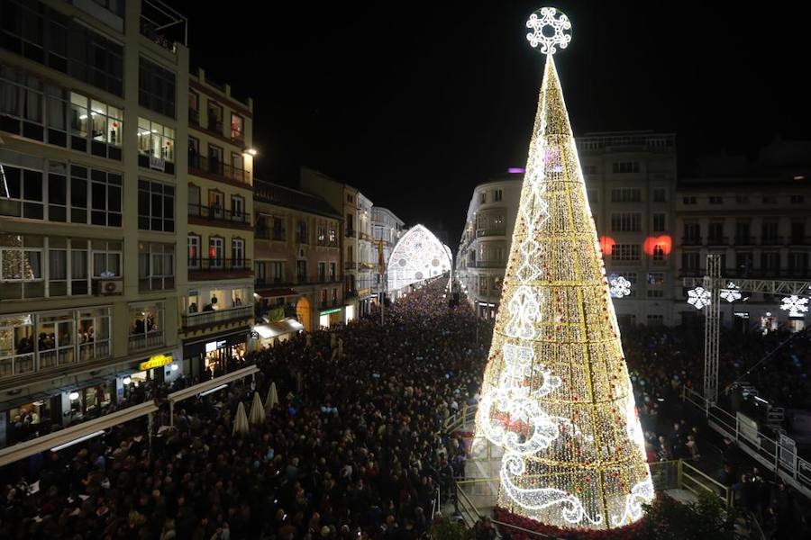 Las zonas emblemáticas de la ciudad se han iluminado este año con 2.062.104 puntos de luz leds de energía eficiente, una cifra algo superior a la del año pasado 