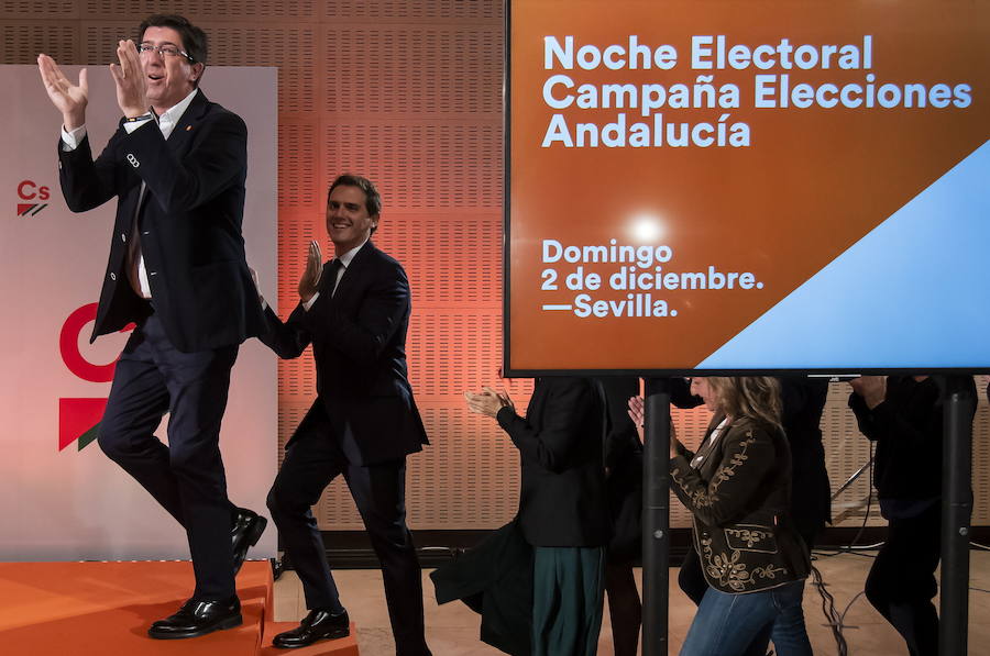 6,5 millones de electores deciden hoy sobre la resistencia del PSOE a 36 años de gobiernos y el reto de una derecha dividida a dar un vuelco histórico