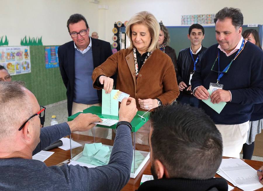 La diputada popular Fátima Báñez ha votado en Huelva.