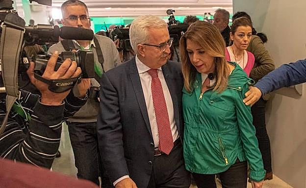 Susana Díaz recibe el apoyo de los suyos. 