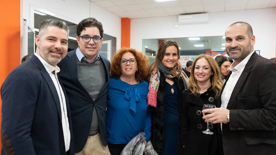 Freeworking celebra su presentación en sociedad. En la foro, José Navajas, Javier Martínez, Angie Abá, Silvia Bayolo, Conchi Domínguez y Rafael González.