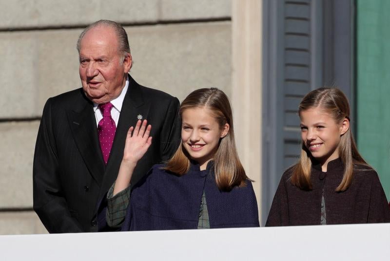 Los Reyes presiden el acto al que también asisten sus hijas, la Princesa Leonor y la infanta Sofía, y los Reyes eméritos, don Juan Carlos y doña Sofía