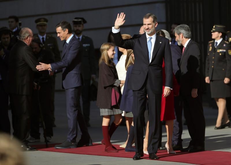 Los Reyes presiden el acto al que también asisten sus hijas, la Princesa Leonor y la infanta Sofía, y los Reyes eméritos, don Juan Carlos y doña Sofía