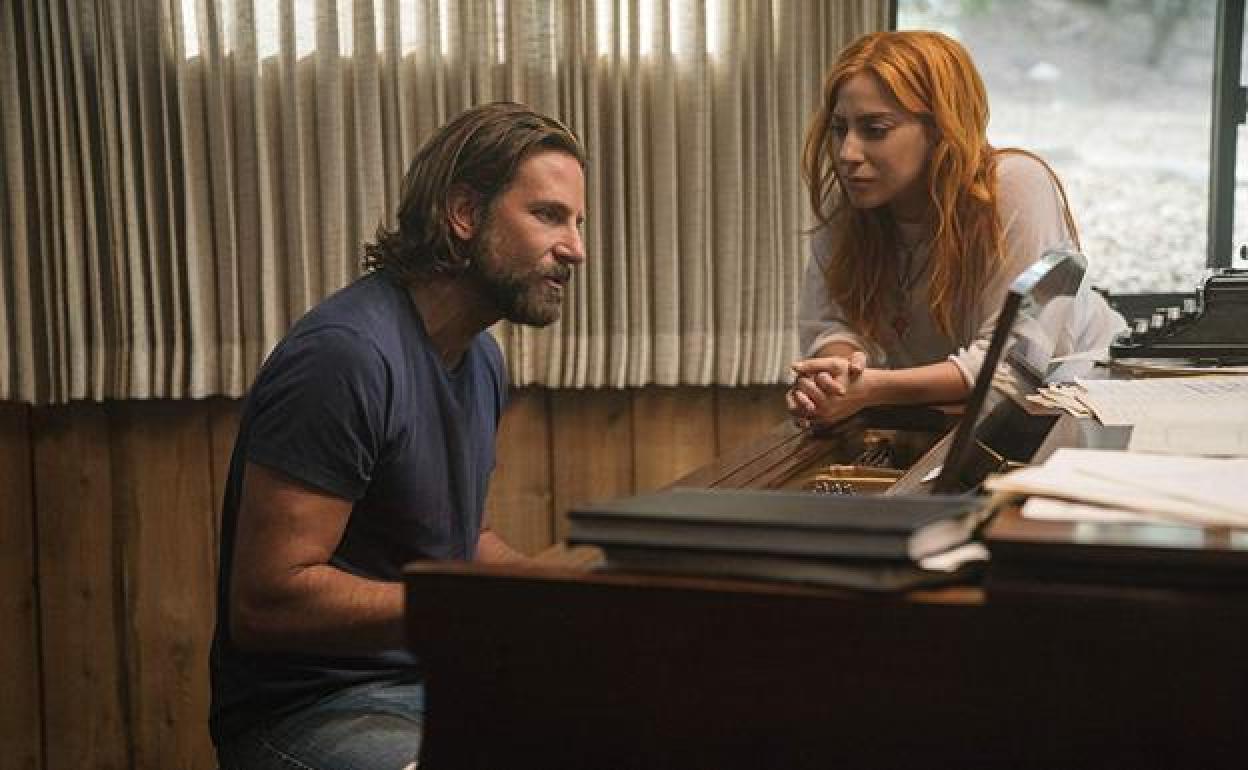 Lady Gaga y Bradley Cooper en 'A Star is Born' (2018).