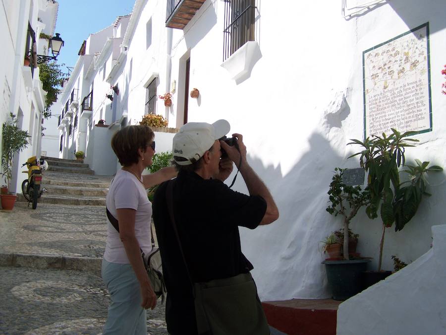 En el Barribarto de Frigiliana hay cerámicas con la historia de la Batalla del Peñón.