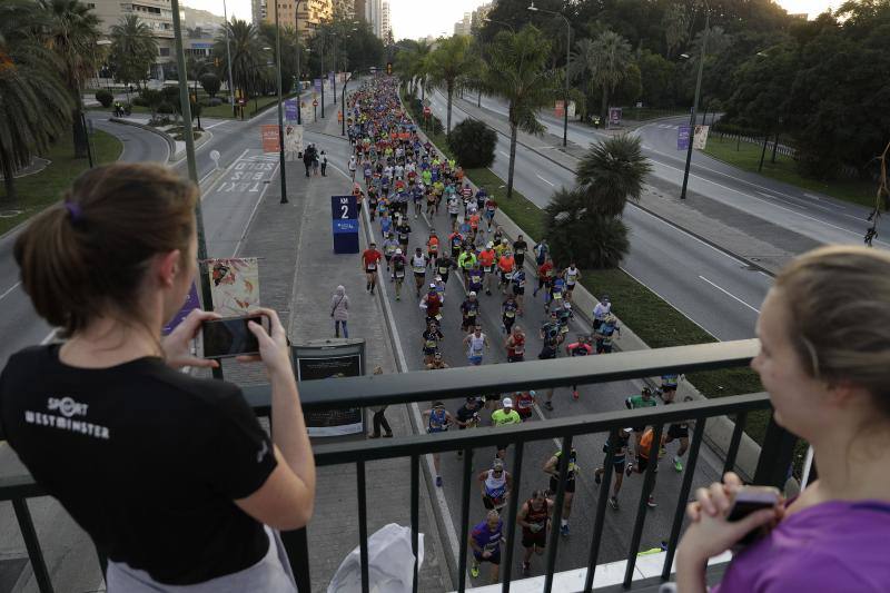 Unos 5.000 corredores participan en la novena edición de esta competición que este año tiene como novedad una prueba de 21 kilómetros