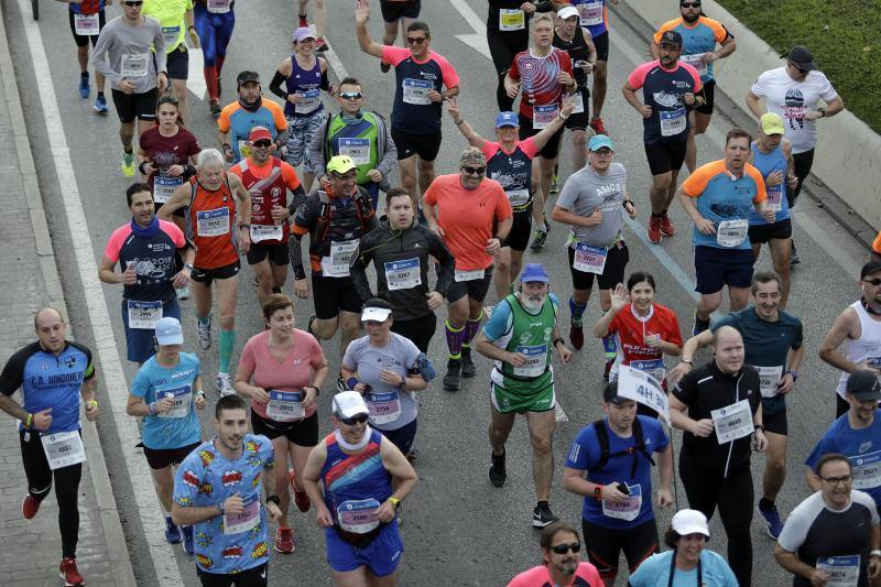 Unos 5.000 corredores participan en la novena edición de esta competición que este año tiene como novedad una prueba de 21 kilómetros