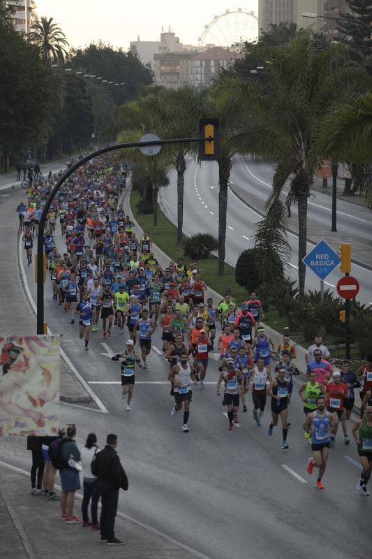 Unos 5.000 corredores participan en la novena edición de esta competición que este año tiene como novedad una prueba de 21 kilómetros