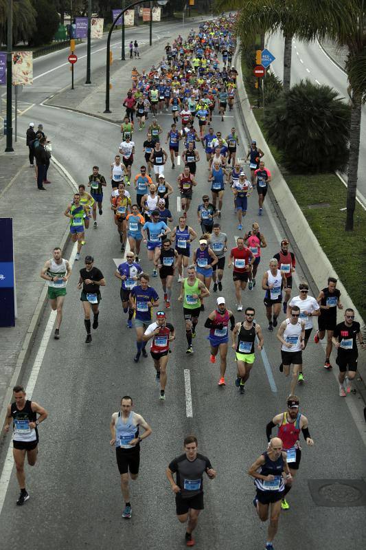 Unos 5.000 corredores participan en la novena edición de esta competición que este año tiene como novedad una prueba de 21 kilómetros