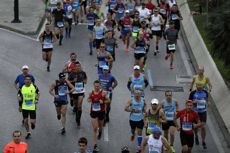 Unos 5.000 corredores participan en la novena edición de esta competición que este año tiene como novedad una prueba de 21 kilómetros
