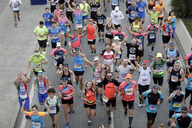 Unos 5.000 corredores participan en la novena edición de esta competición que este año tiene como novedad una prueba de 21 kilómetros