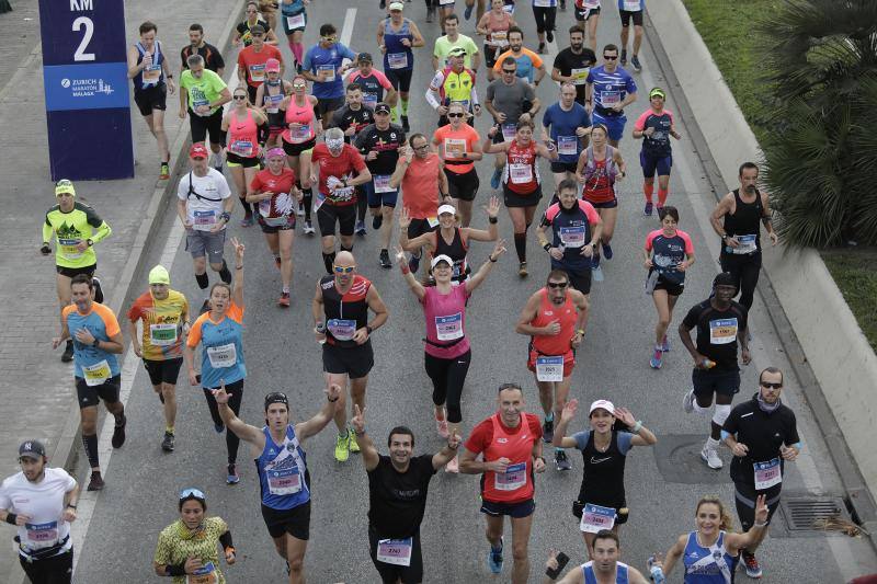 Unos 5.000 corredores participan en la novena edición de esta competición que este año tiene como novedad una prueba de 21 kilómetros