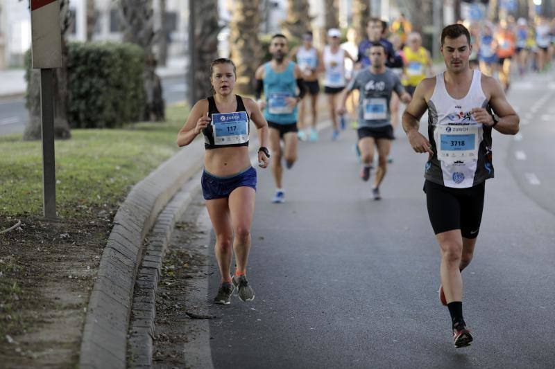 Unos 5.000 corredores participan en la novena edición de esta competición que este año tiene como novedad una prueba de 21 kilómetros