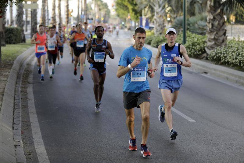 Unos 5.000 corredores participan en la novena edición de esta competición que este año tiene como novedad una prueba de 21 kilómetros