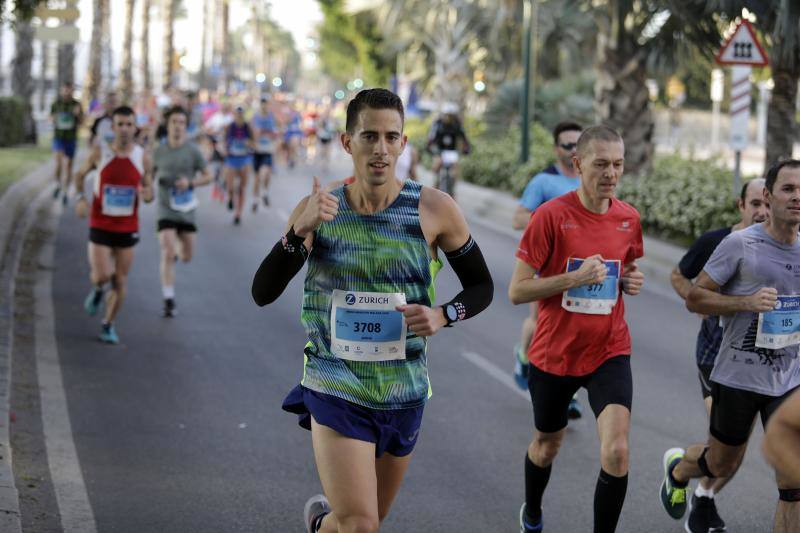 Unos 5.000 corredores participan en la novena edición de esta competición que este año tiene como novedad una prueba de 21 kilómetros