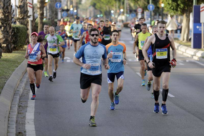 Unos 5.000 corredores participan en la novena edición de esta competición que este año tiene como novedad una prueba de 21 kilómetros
