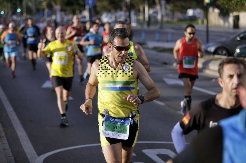 Unos 5.000 corredores participan en la novena edición de esta competición que este año tiene como novedad una prueba de 21 kilómetros