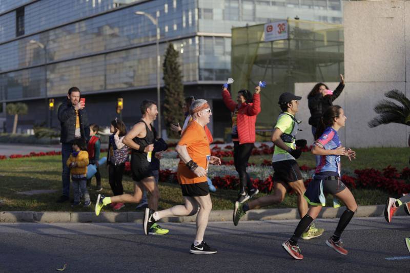 Unos 5.000 corredores participan en la novena edición de esta competición que este año tiene como novedad una prueba de 21 kilómetros