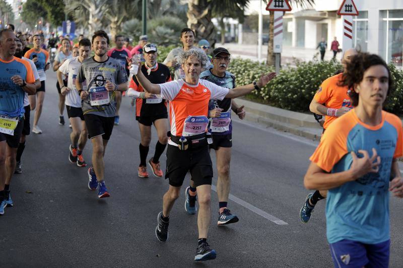 Unos 5.000 corredores participan en la novena edición de esta competición que este año tiene como novedad una prueba de 21 kilómetros