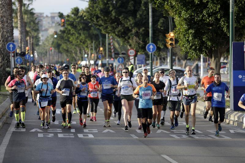Unos 5.000 corredores participan en la novena edición de esta competición que este año tiene como novedad una prueba de 21 kilómetros