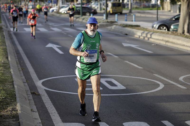 Unos 5.000 corredores participan en la novena edición de esta competición que este año tiene como novedad una prueba de 21 kilómetros