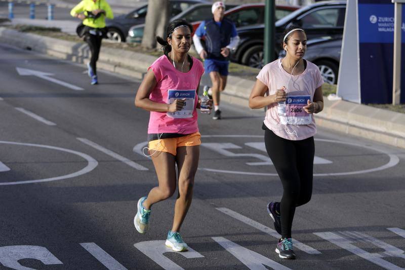 Unos 5.000 corredores participan en la novena edición de esta competición que este año tiene como novedad una prueba de 21 kilómetros