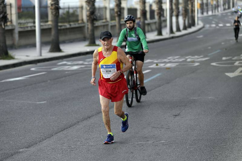 Unos 5.000 corredores participan en la novena edición de esta competición que este año tiene como novedad una prueba de 21 kilómetros