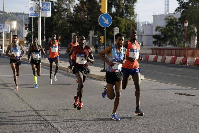 Unos 5.000 corredores participan en la novena edición de esta competición que este año tiene como novedad una prueba de 21 kilómetros