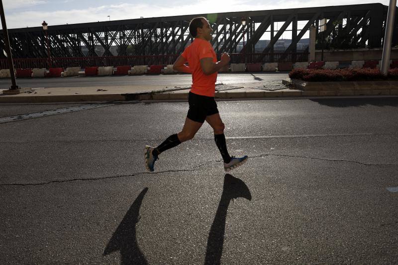 Unos 5.000 corredores participan en la novena edición de esta competición que este año tiene como novedad una prueba de 21 kilómetros