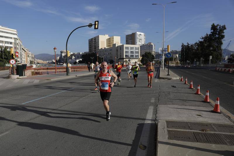 Unos 5.000 corredores participan en la novena edición de esta competición que este año tiene como novedad una prueba de 21 kilómetros