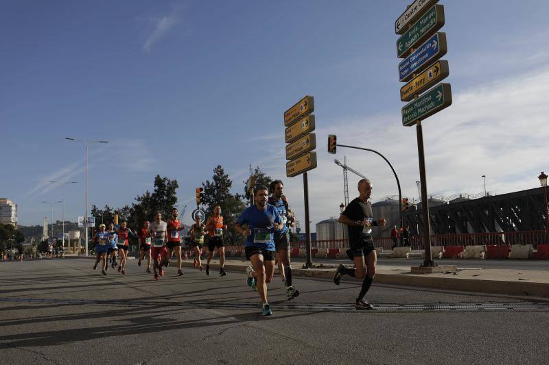 Unos 5.000 corredores participan en la novena edición de esta competición que este año tiene como novedad una prueba de 21 kilómetros