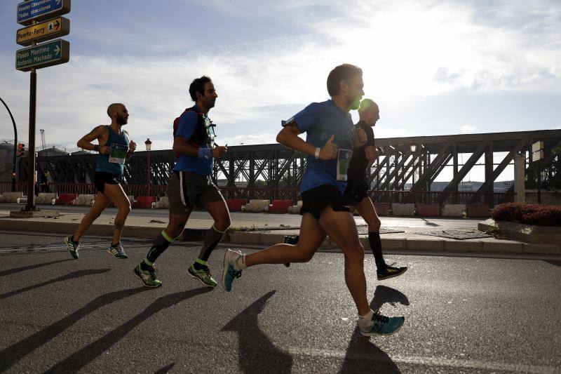Unos 5.000 corredores participan en la novena edición de esta competición que este año tiene como novedad una prueba de 21 kilómetros