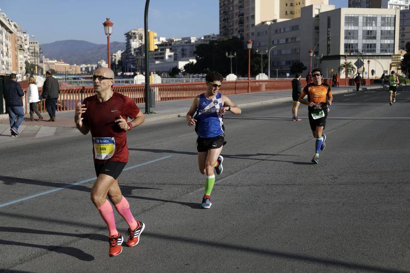 Unos 5.000 corredores participan en la novena edición de esta competición que este año tiene como novedad una prueba de 21 kilómetros