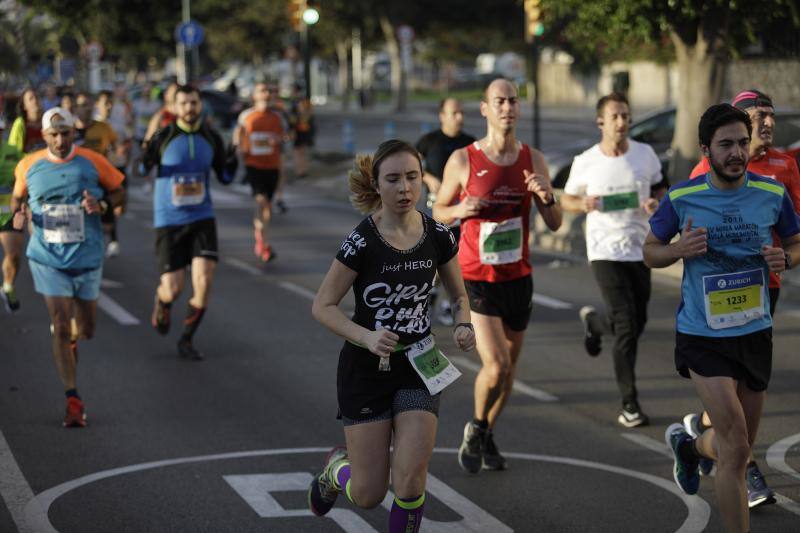 Unos 5.000 corredores participan en la novena edición de esta competición que este año tiene como novedad una prueba de 21 kilómetros