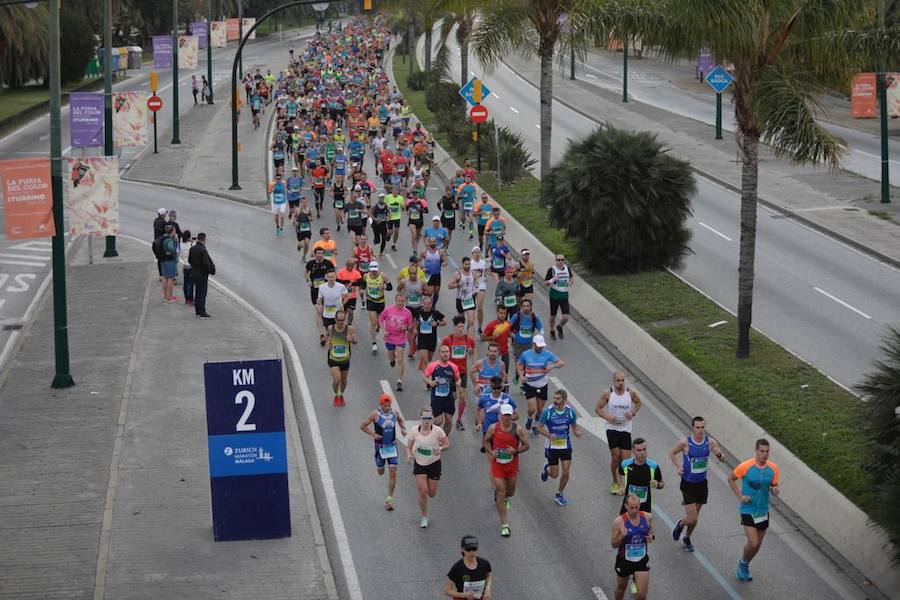 Unos 5.000 corredores participan en la novena edición de esta competición que este año tiene como novedad una prueba de 21 kilómetros