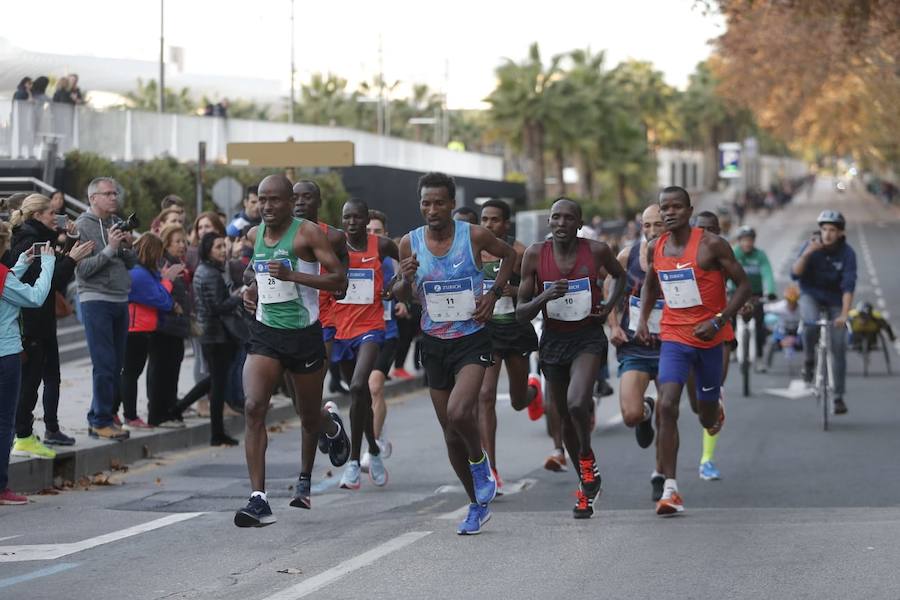 Unos 5.000 corredores participan en la novena edición de esta competición que este año tiene como novedad una prueba de 21 kilómetros