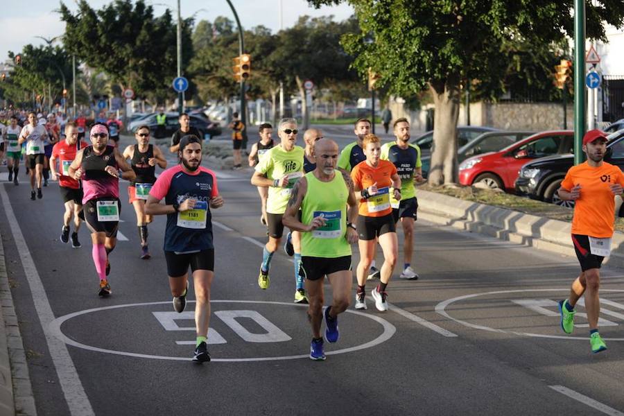 Unos 5.000 corredores participan en la novena edición de esta competición que este año tiene como novedad una prueba de 21 kilómetros