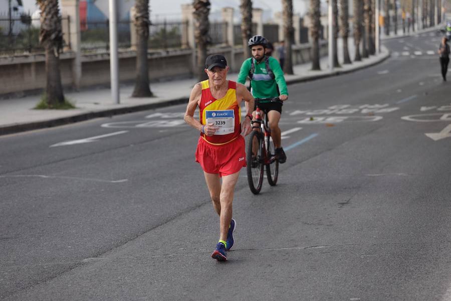 Unos 5.000 corredores participan en la novena edición de esta competición que este año tiene como novedad una prueba de 21 kilómetros