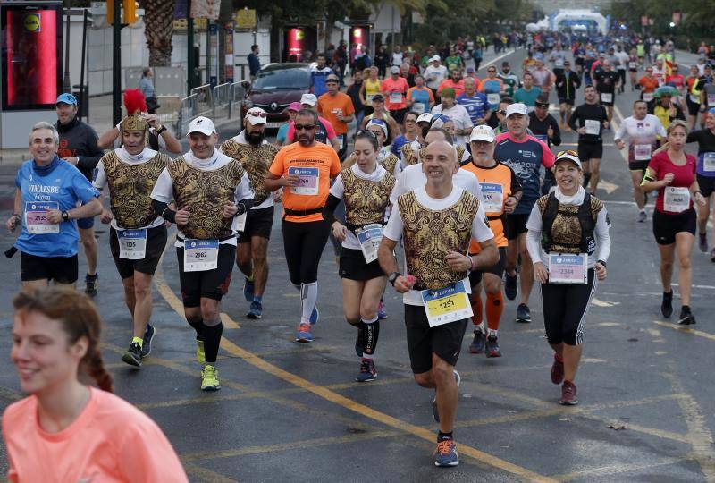 Unos 5.000 corredores participan en la novena edición de esta competición que este año tiene como novedad una prueba de 21 kilómetros