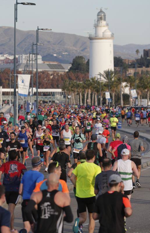 Unos 5.000 corredores participan en la novena edición de esta competición que este año tiene como novedad una prueba de 21 kilómetros