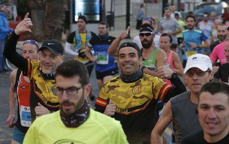 Unos 5.000 corredores participan en la novena edición de esta competición que este año tiene como novedad una prueba de 21 kilómetros