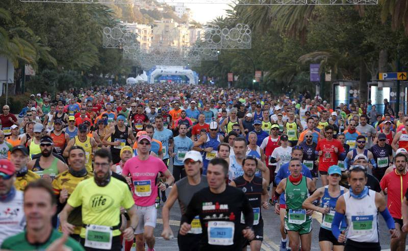 Unos 5.000 corredores participan en la novena edición de esta competición que este año tiene como novedad una prueba de 21 kilómetros