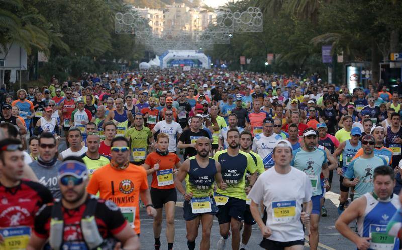 Unos 5.000 corredores participan en la novena edición de esta competición que este año tiene como novedad una prueba de 21 kilómetros