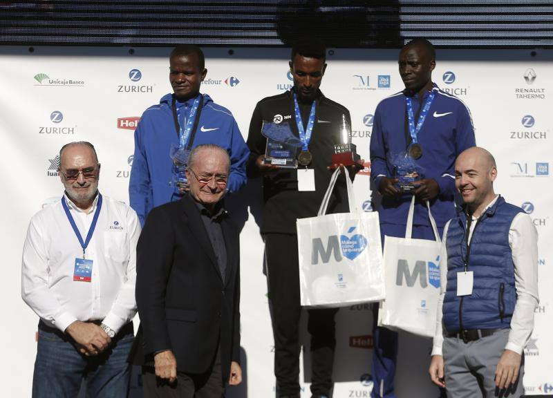 Unos 5.000 corredores participan en la novena edición de esta competición que este año tiene como novedad una prueba de 21 kilómetros