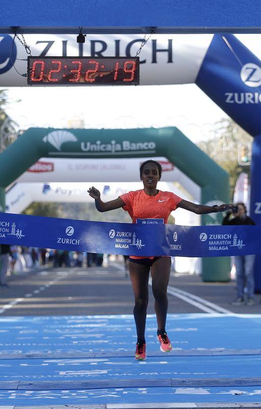 Unos 5.000 corredores participan en la novena edición de esta competición que este año tiene como novedad una prueba de 21 kilómetros