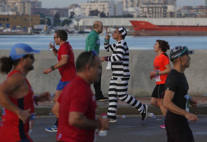 Unos 5.000 corredores participan en la novena edición de esta competición que este año tiene como novedad una prueba de 21 kilómetros